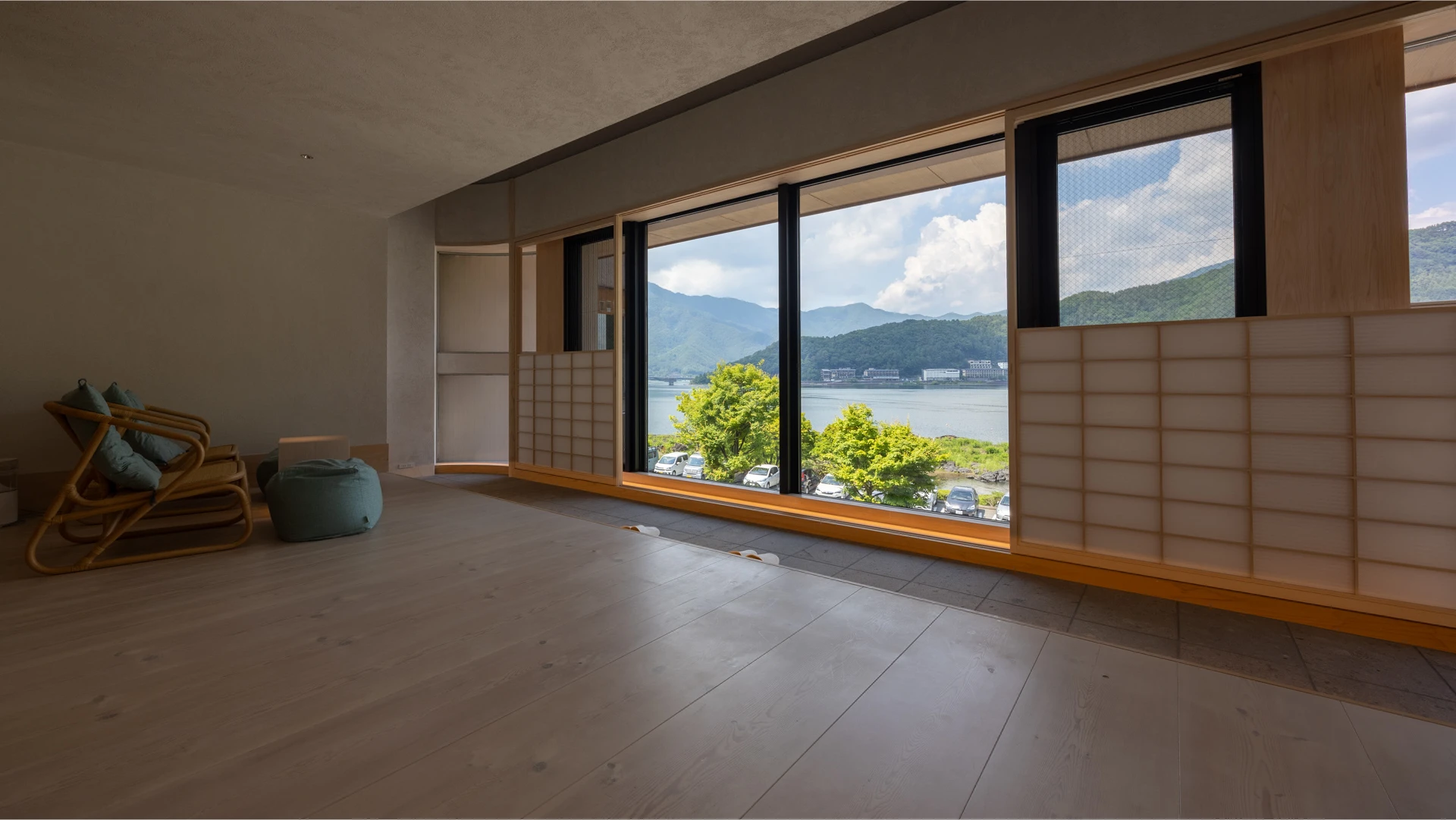 河口湖景側的客房