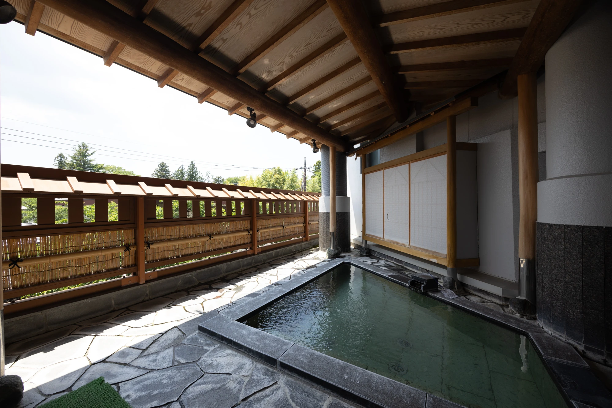 Men's Bath