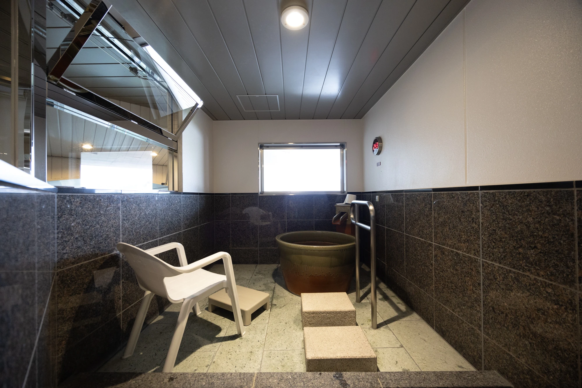 Men's Bath